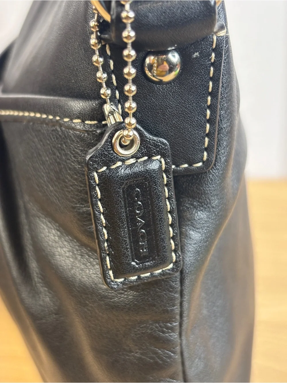 Y2K Vintage Coach Soho Pleated Black Leather Crossbody Swingpack bag